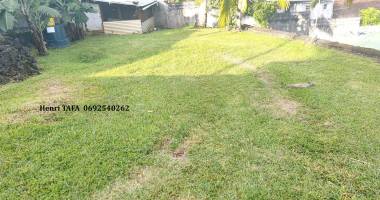 trés beu terrain de 365 m2 constructible à vincendo