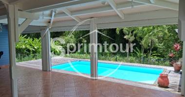 - baie-mahault   secteur de plaisance -belle villa en bois t4 avec piscine
