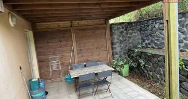 a louer beau t3 en rez de jardin dans la résidence les huppes de bourbon, à la montagne