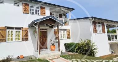 a vendre 680 000 € -villa t6 - baie mahault- vue mer
