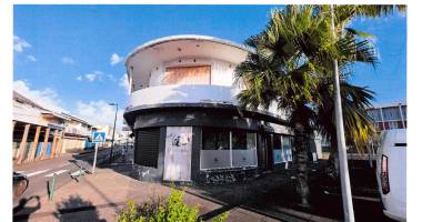 immeuble composé d'un local de 200 m² +1 logt de 180 m² au dessus