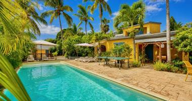 belle opportunité ! villa t4/t5 + 4 bungalows t3 + 1 studio à saint gilles les hauts