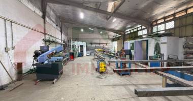 À louer   hangar d'environ 200 m2 sainte-clotilde   À proximité immédiate du boulevard sud 4000€