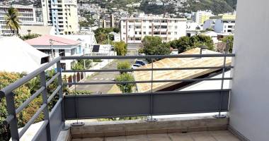 beau f2 a louer avec vue degagee- rue monthyon