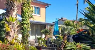 superbe villa meublée haut de gamme avec piscine et jacuzzi.