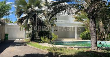 À louer - maison de type t6 d'environ 167,81 m2 - saint-pierre - 2 674,00 € + 115,00 € de charges