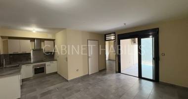a louer - appartement de type f2 d'environ 40,73 m2 - saint-pierre centre-ville - loyer 610,07 € + 70,00 € de charges