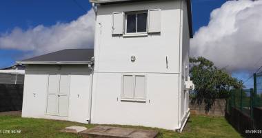 jolie maison récente f4 avec terrain joliment arboré proche du centre ville du tevelave