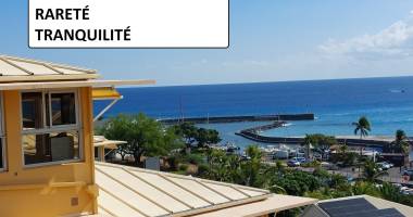 vue sur le port de saint gilles les bains