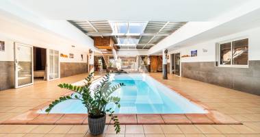 domaine touristique d'exception avec piscine intérieure à langevin