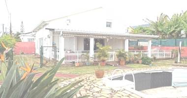 maison familiale avec piscine et jardin