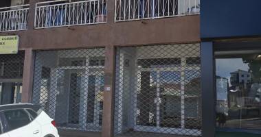 sh 4267 :   local professionnel ou commercial  de 40 m² au centre ville tampon :