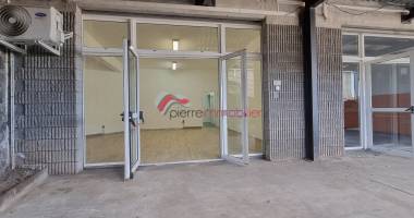 local d'activite / commercial 80m2 en z.a. saint-pierre