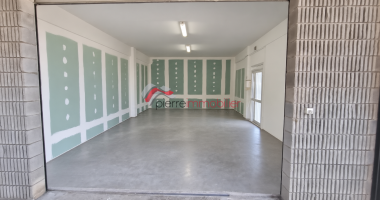 local de stockage 50 m2 en z.a. saint-pierre