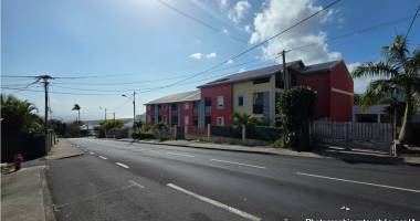 pour investisseur f2 très bien situé à sainte clotilde moufia