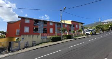 pour investisseur f2 très bien situé à sainte clotilde moufia