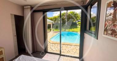 À vendre : maison t4 de plain-pied + studio À baie-mahault (houelbourg) — 820 000 €