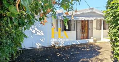 petite - ile maison de plain pied vue mer