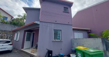 maison f4  à la riviere saint louis 880 €
