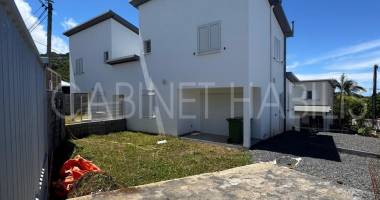 a louer - villa t4 d'environ 82,32 m2 - petite-ile  - 1 300 €