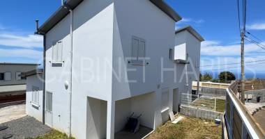 a louer - villa t4 d'environ 82,32 m2 - petite-ile  - 1 300 €