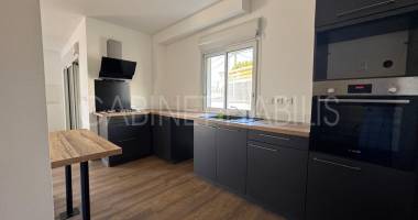 a louer - villa t4 d'environ 82,32 m2 - petite-ile  - 1 300 €