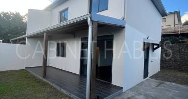 a louer - une maison jumelee f4 de 112 m2 environ - petite-ile - 1 300 €