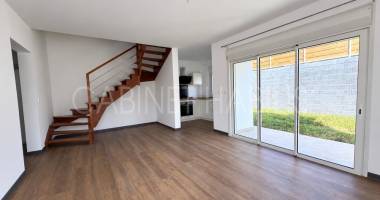 a louer - villa t4 d'environ 74,91 m2 - petite-ile  - 1 300 €