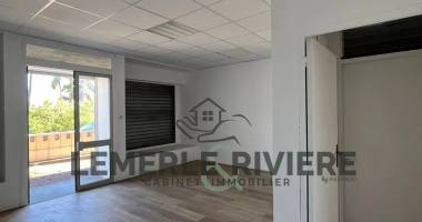 sd4247 - local commercial saint-pierre