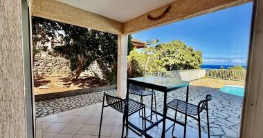 opportunité rare proche centre ville et lagon ! villa f4/f5 à saint leu avec magnifique vue mer