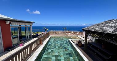 villa d’exception de 280 m² avec piscine et vue mer panoramique – petite-Île