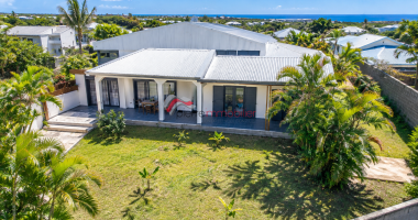 saint-pierre   villa f4/5 avec piscine   secteur recherchÉ