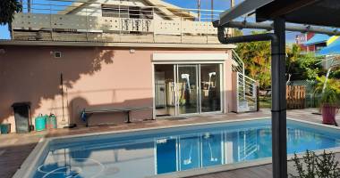 en vente sur saint suzanne villa f8 de 246m² sur terrain 983m²