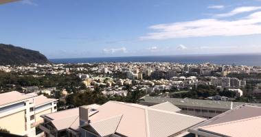 grand t5 sur les premières hauteurs de saint-françois  libre au 01/10/2025