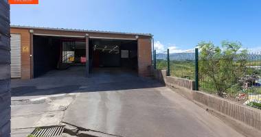 a louer- st pierre-local commercial 200 m²+stationnements-zone industrielle-excellente visibilité